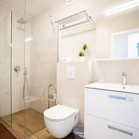 Paradise 5 Stars Nin