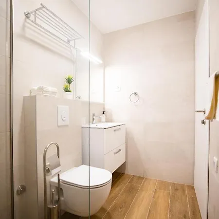 Paradise 5 Stars Nin