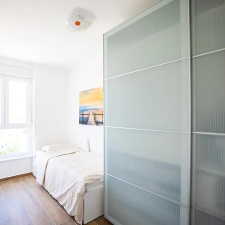 Paradise 5 Stars Apartament *