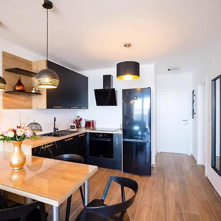 Paradise 5 Stars Nin